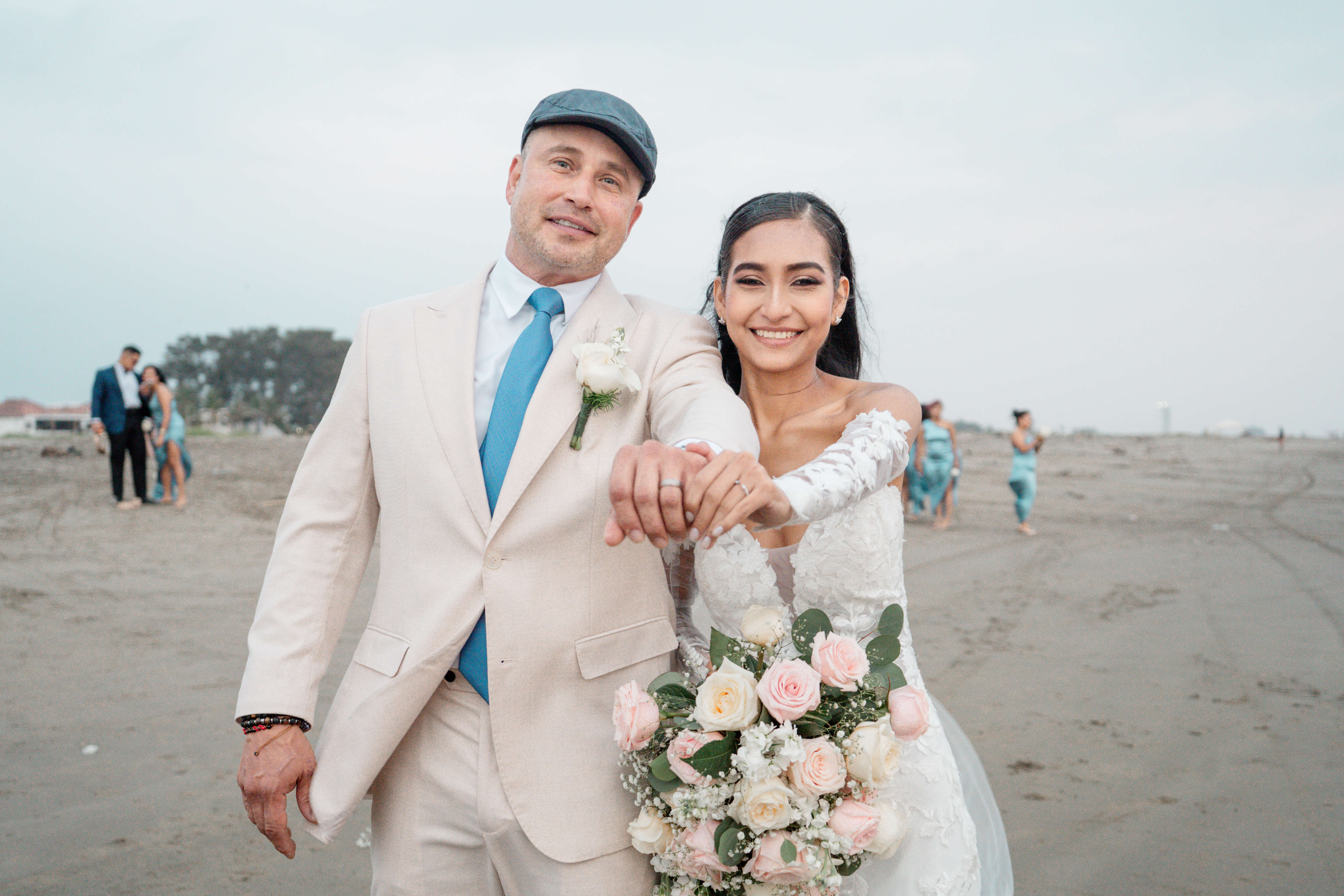 La boda de Mark y Alisson, un día inolvidable en la playa de General Villamil Playas.